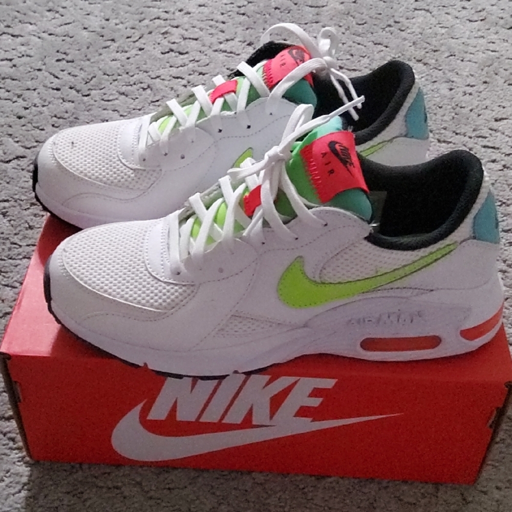 Nike Women White and Green Sneakers